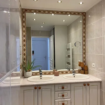 Appartement T3 Pièces Lumineux à à 1 Min De La Quartier Palm